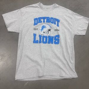 Detroit Lions Gray Graphic Tee - Blue Logo men’s XL